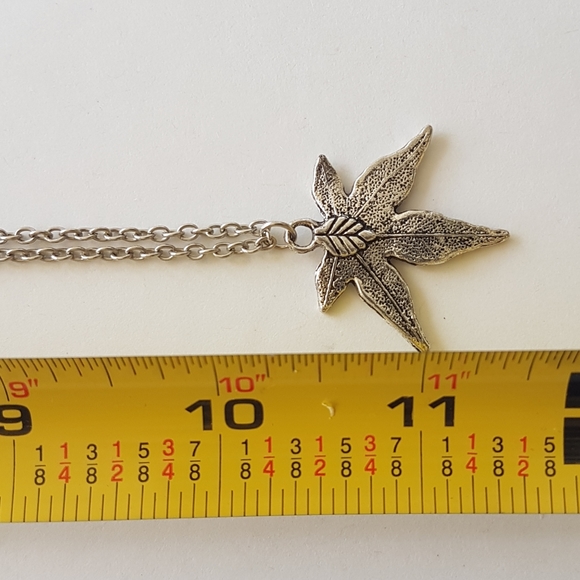 π¬π Autumn Leaf Necklace - Picture 3 of 4